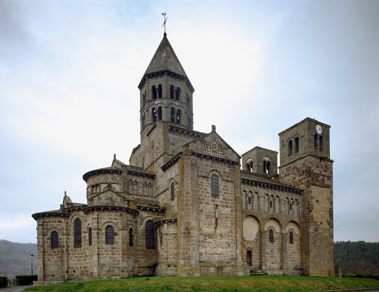 Romaaninen taide: näkymä Saint-Nectairen kirkolle (1100-luku). tekijältä Romanesque