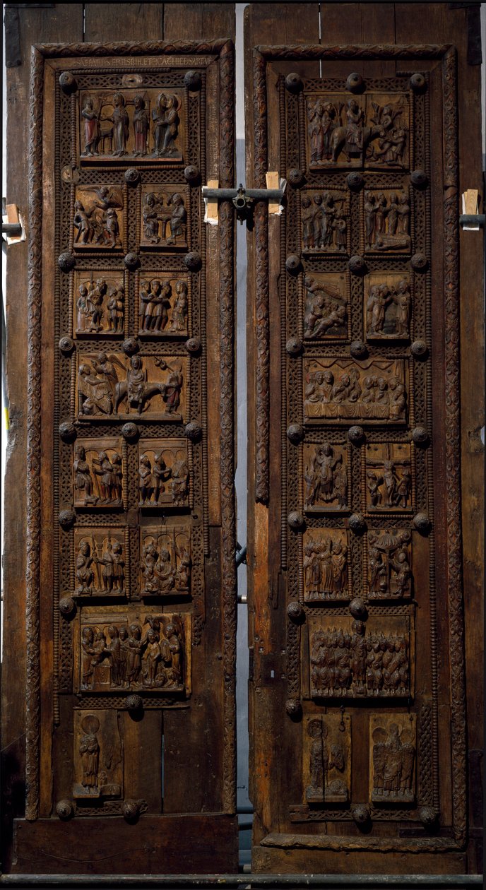 Romaaninen taide: Puinen ovi 1100-luvun puolivälistä Kapitolisen Marian kirkolle Kölnissä, Saksassa (Sankt Maria im Kapitol, Koln) tekijältä Romanesque