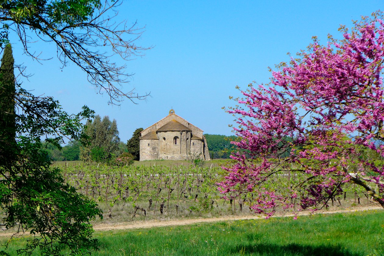 Romaaninen kappeli Saint-Etienne de Vaissiere Azillessa (valokuva) tekijältä Romanesque
