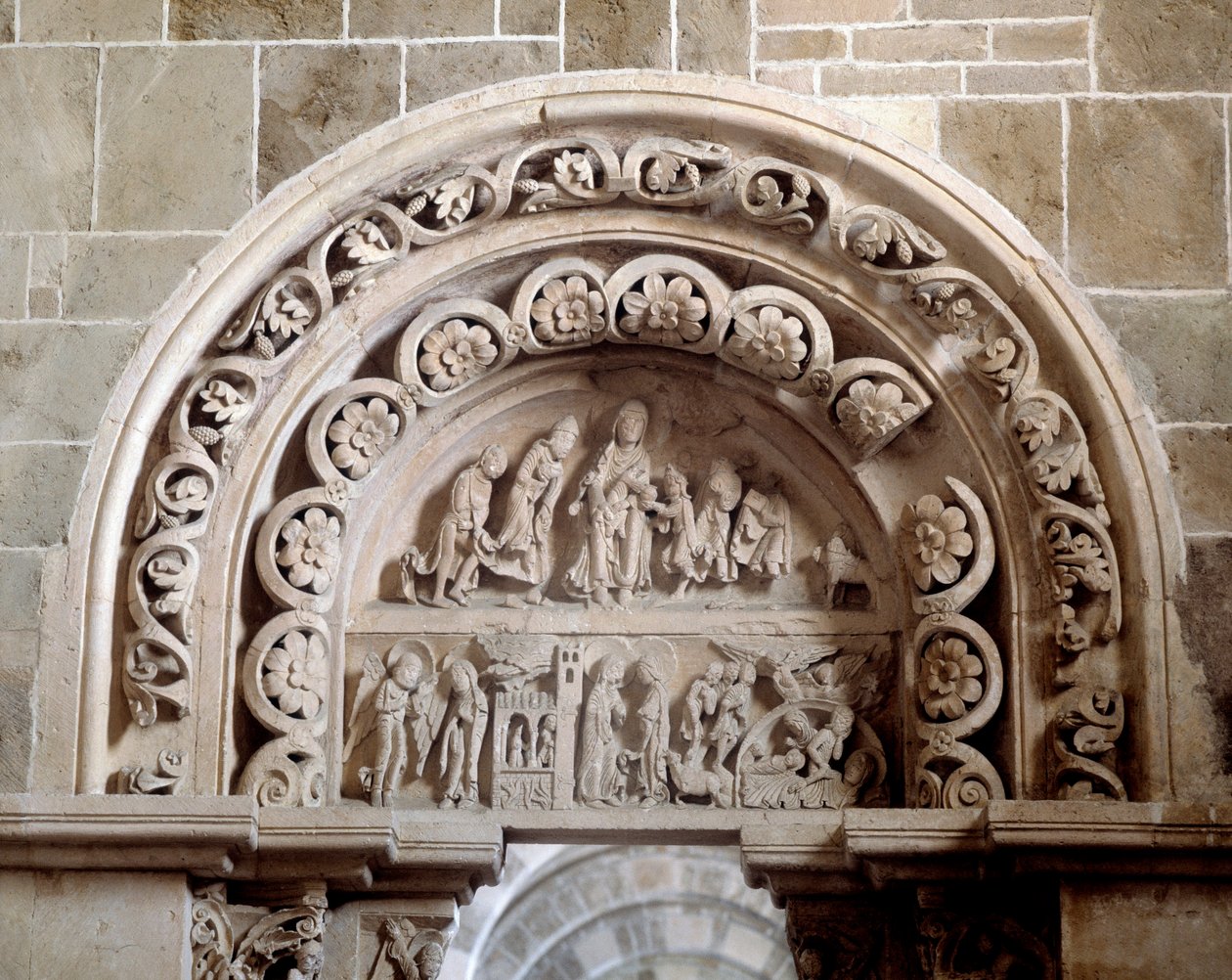 Eteläportaali: julistus, vierailu, maagien syntymä ja palvonta (veistos) tekijältä Romanesque