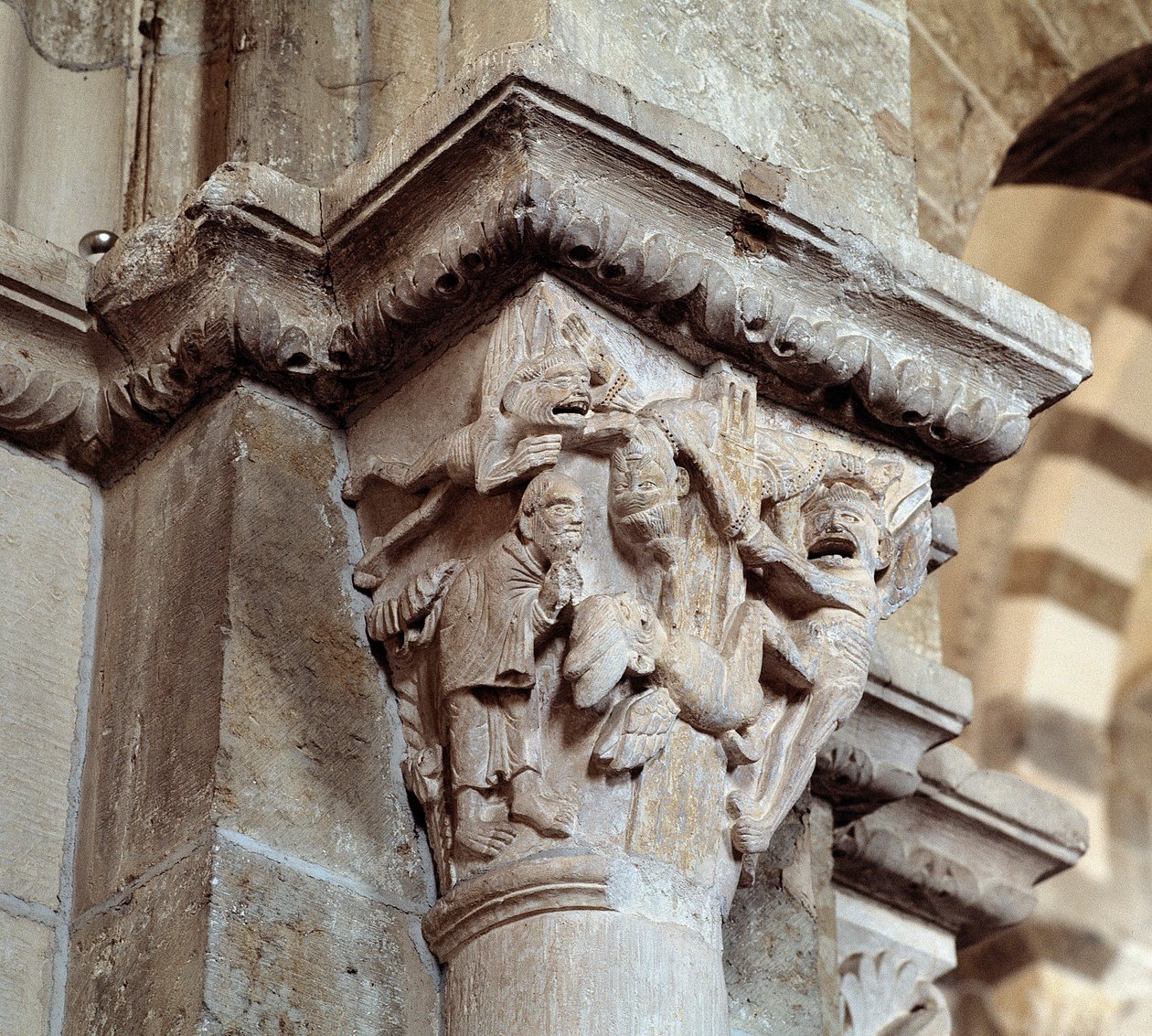 Pyhän Anthony Padovalaisen visio (veistetty pääkaupunki) tekijältä Romanesque