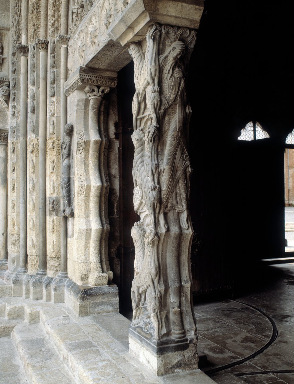 Trumeau (veistos tekijältä Romanesque