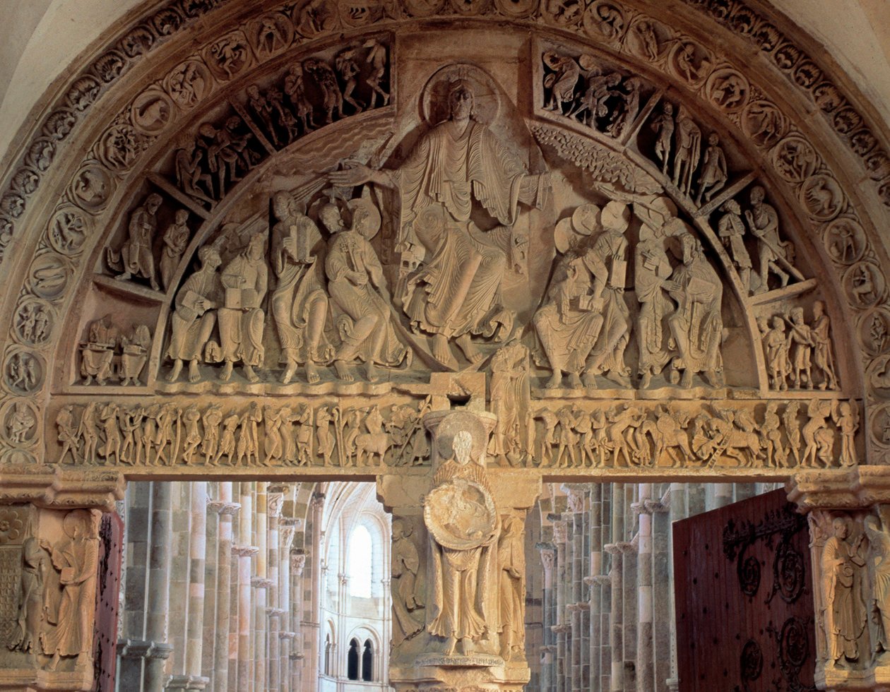 Vezelayn basilikan tympanoni, joka edustaa Kristusta majesteettisuudessa (Jeesus Kristus kirkkaudessa on esitetty mandorlan sisällä) 1100-luku. Vezelayn basilika tekijältä Romanesque