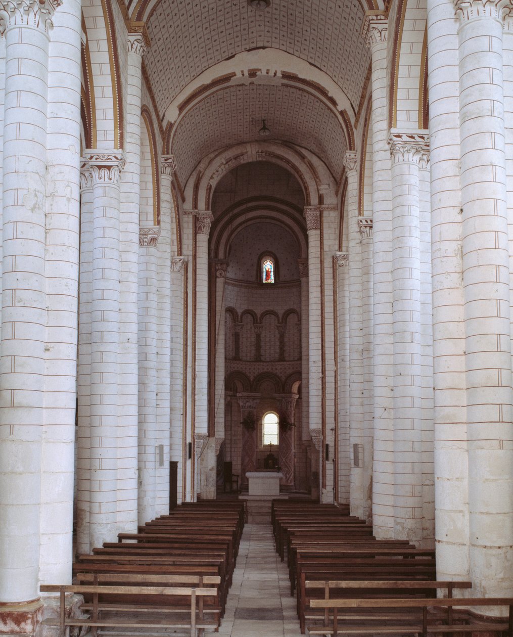 Näkymä nave tekijältä Romanesque