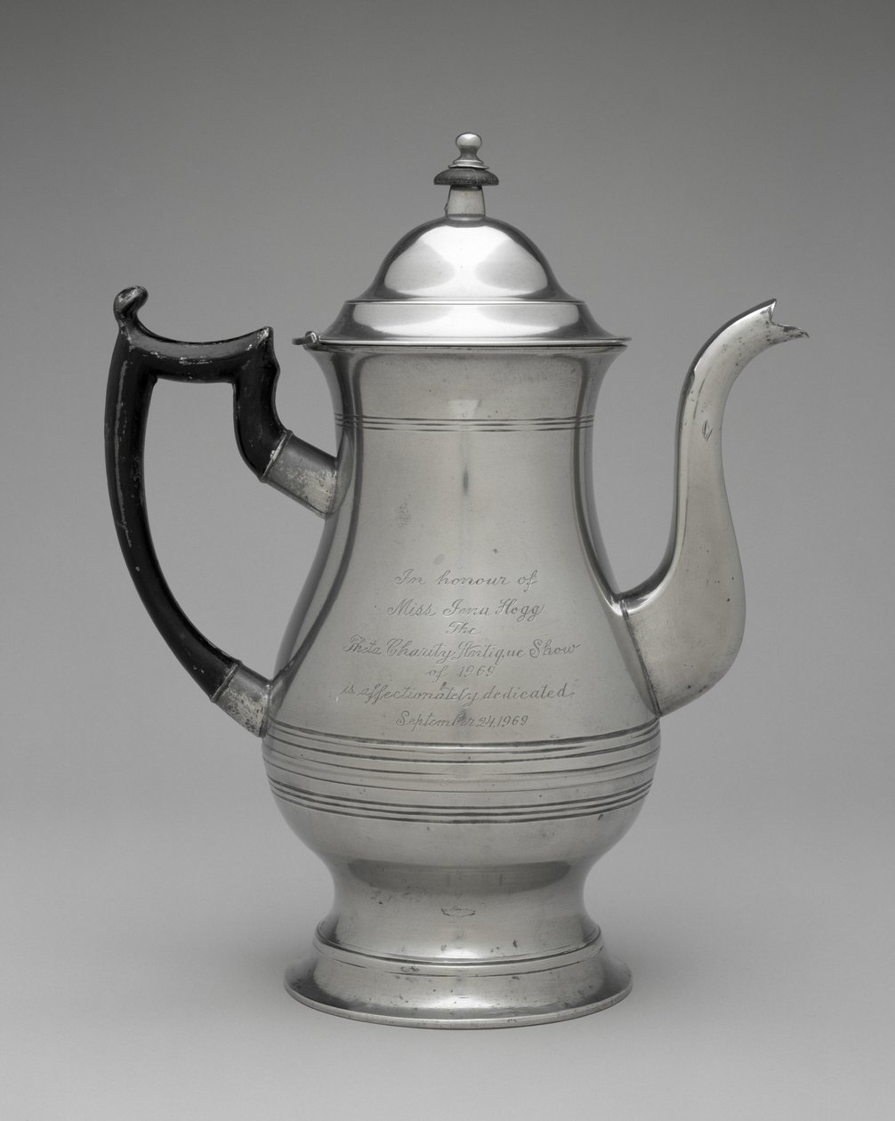 Kahvikannu tai teekannu, c. 1830-1870 (tina, tuntematon puu) tekijältä Roswell (attr.to) Gleason