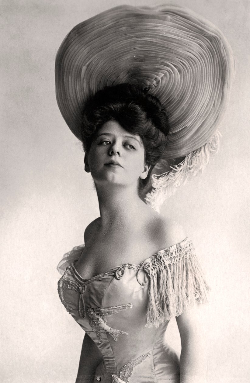 Camille Clifford 1885-1971, belgialainen näyttelijä, 1905. tekijältä Rotary Photo