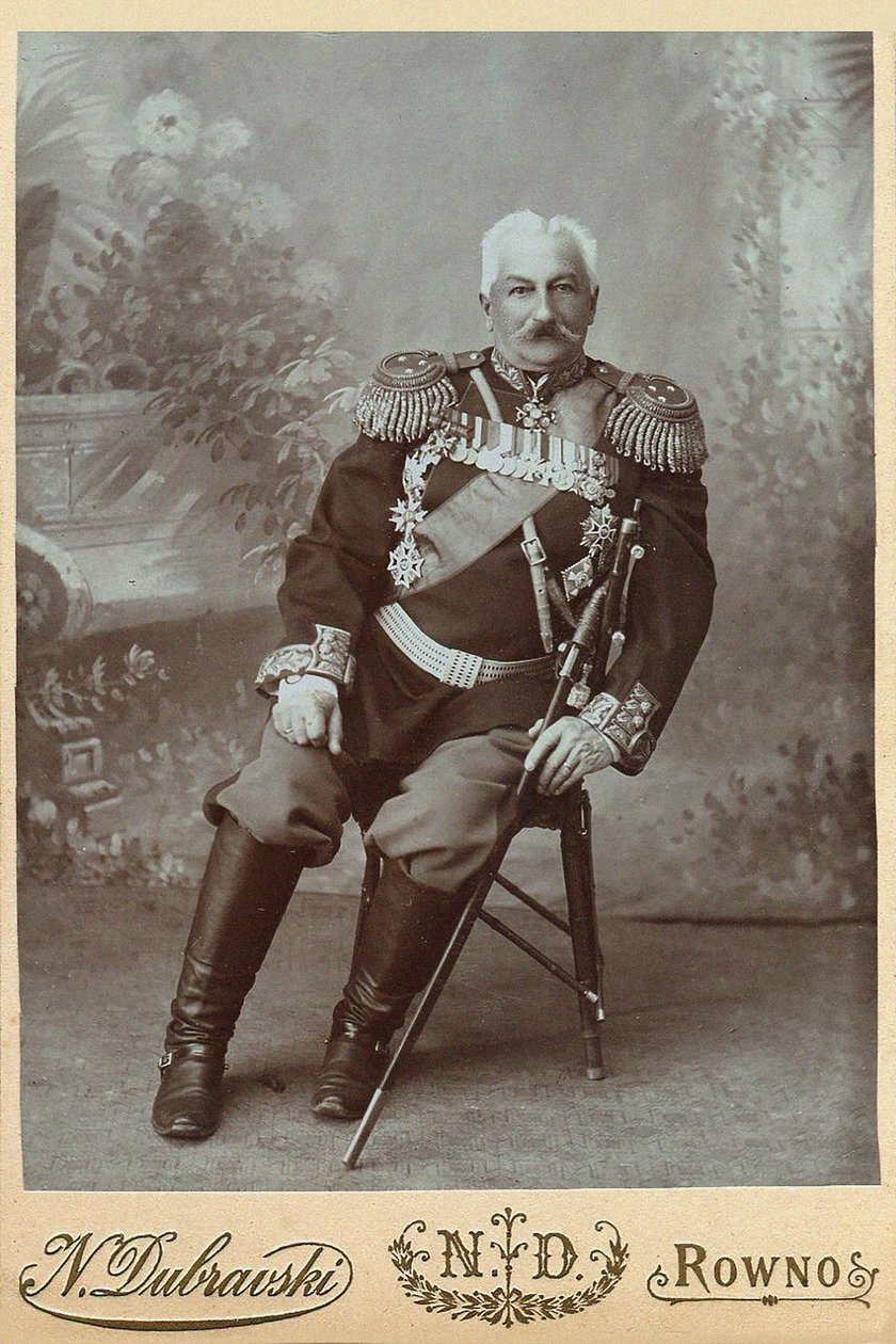 Kenraali Konstantin Pavlovich Prezhbiano 1840-1905, 1888. tekijältä Rowno . Photo studio N. Dubravski