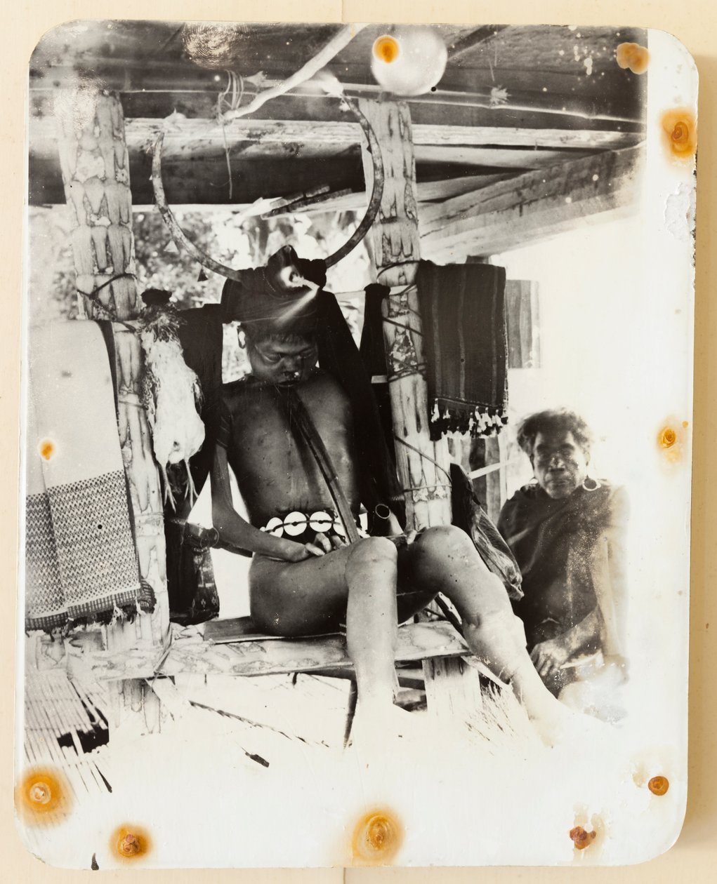 Ifugaon ruumis kuolemantuolissa, 1919 (m/v kuva) tekijältä Roy Barton