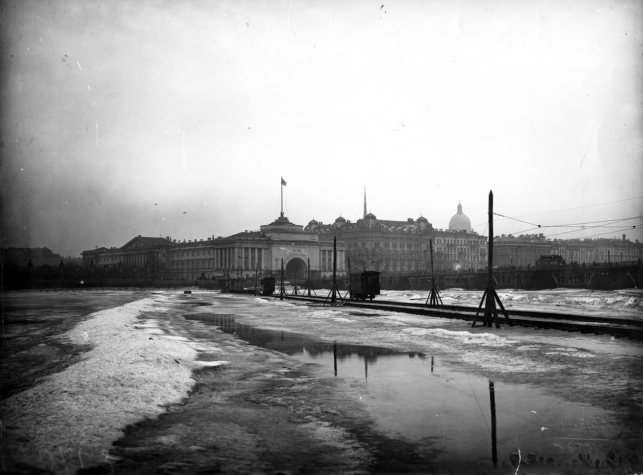 Jäätyneelle Neva-joelle laskettiin sähköraitiovaunut tekijältä Russian Photographer