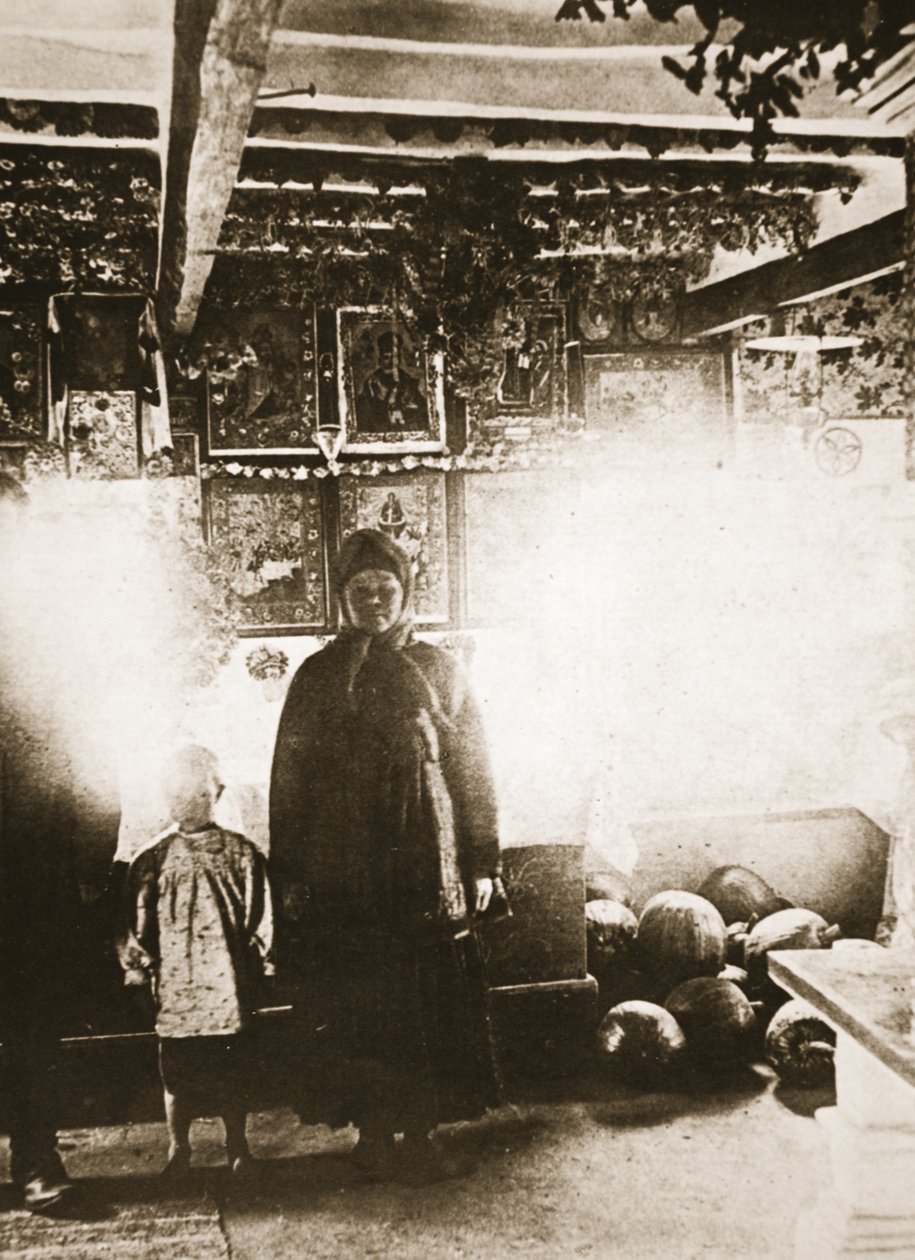Ukrainalaisen khatan sisustus (seepiakuva) tekijältä Russian Photographer