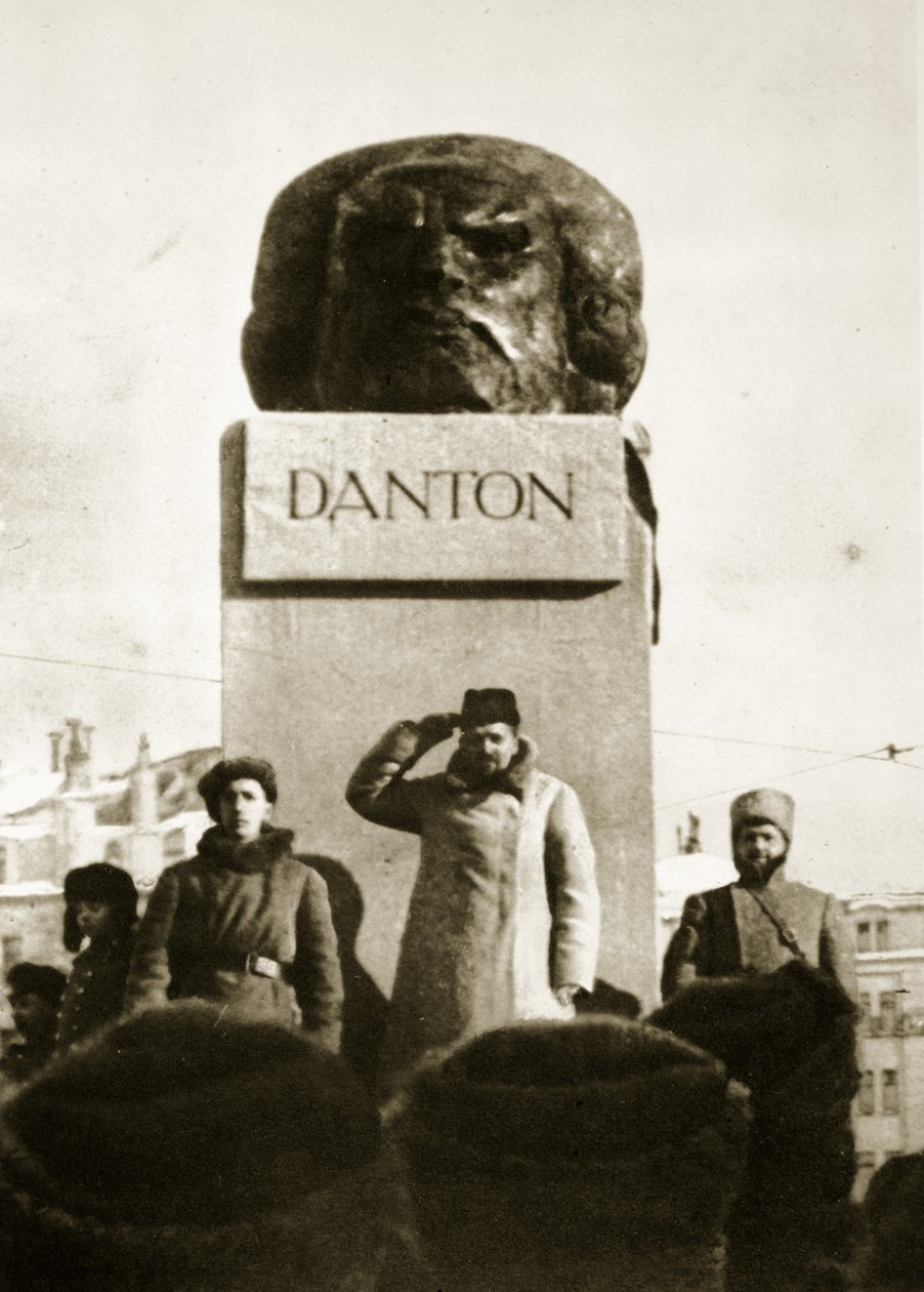 Lenin paljastaa Dantonin muistomerkin, Moskova, 1919 (seepiakuva) tekijältä Russian Photographer