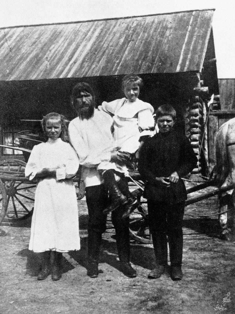 Rasputin ja hänen perheensä Pokrovskoessa tekijältä Russian Photographer