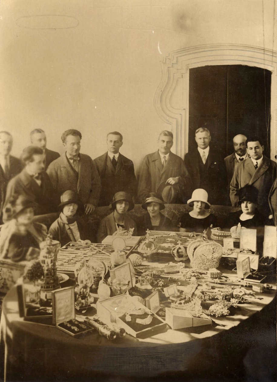 Venäjän kruununjalokiviä valmistellaan myyntiin ulkomaille, 1925 tekijältä Russian Photographer
