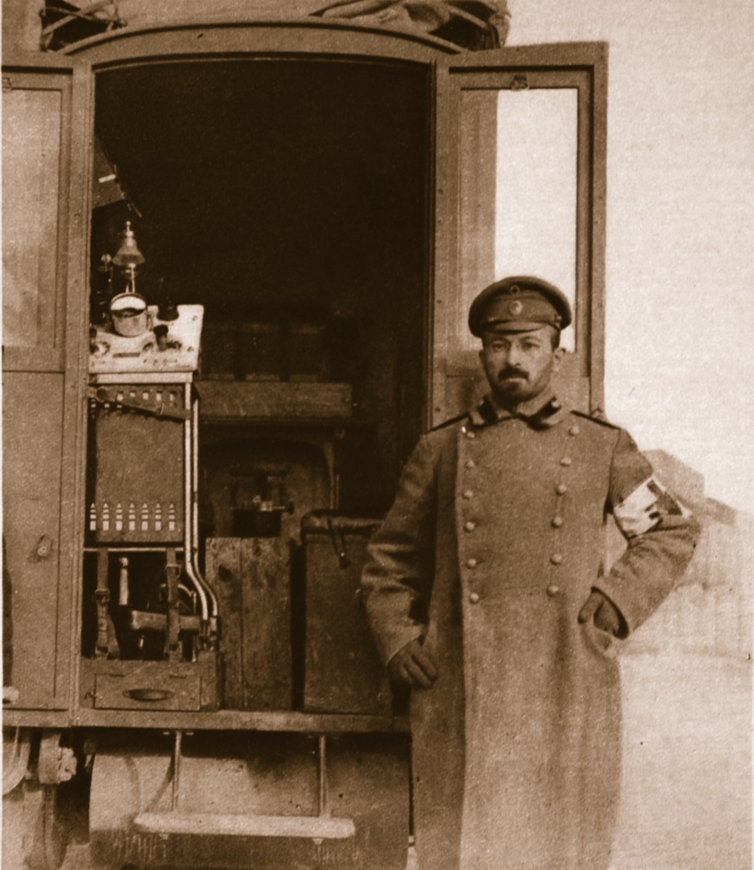 Russian Field X-Ray pakettiauto, The Illustrated War News (seepiakuva) tekijältä Russian Photographer