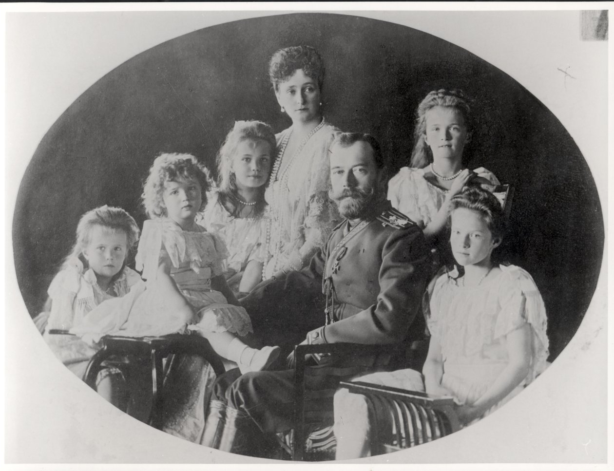 Tsaari Nikolai II:n perhe (1868-1918) tekijältä Russian Photographer