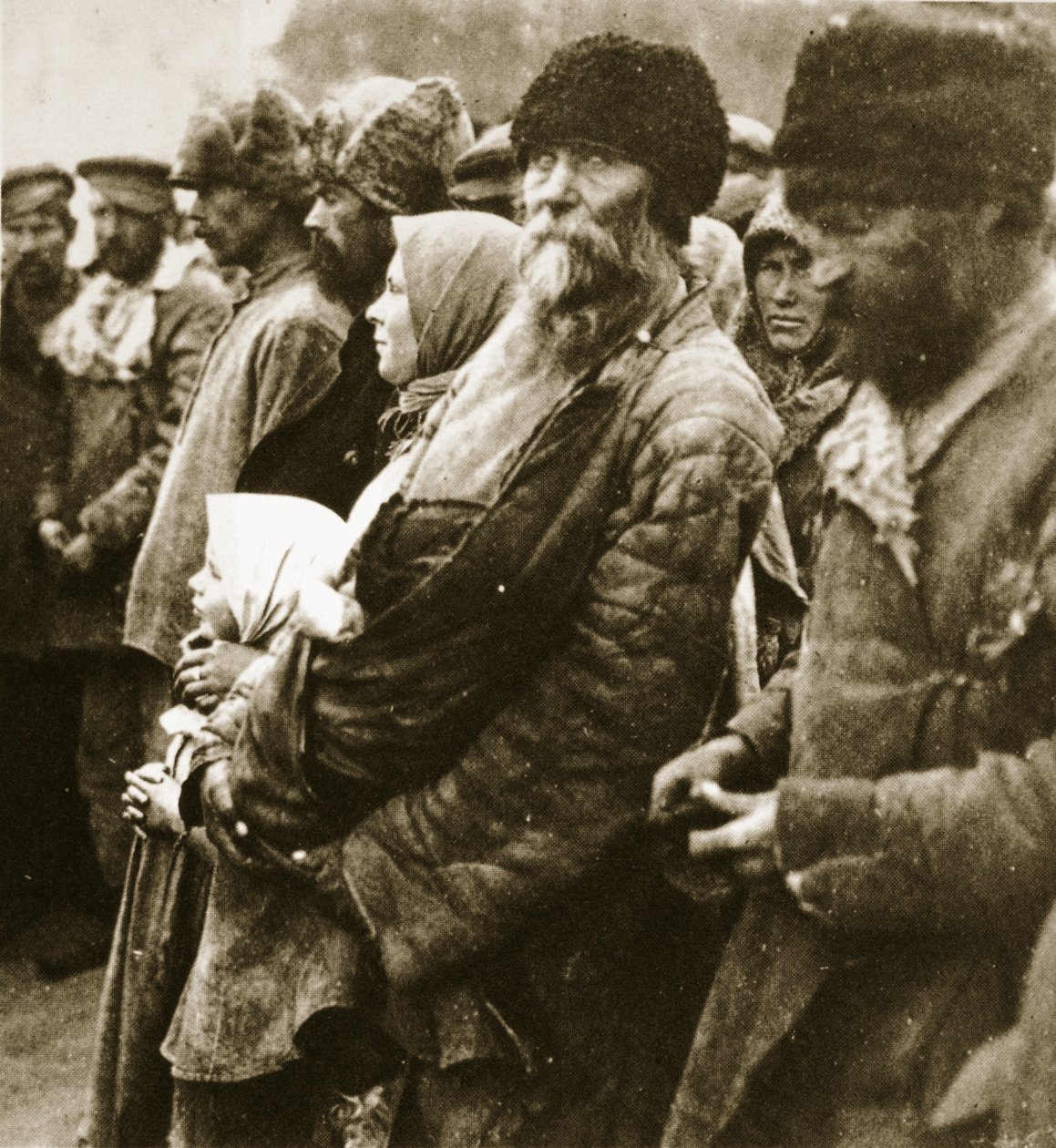 Sisällissodan jälkiseuraukset: Ei minnekään haudata kuolleita (seepiakuva) tekijältä Russian Photographer
