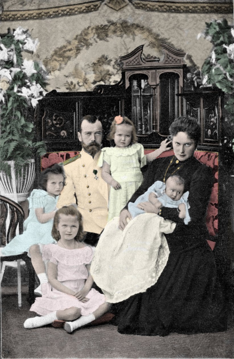 Tsaari Nikolai II:n (1868-1918) perhekuva noin 1901-1902 tekijältä Russian Photographer