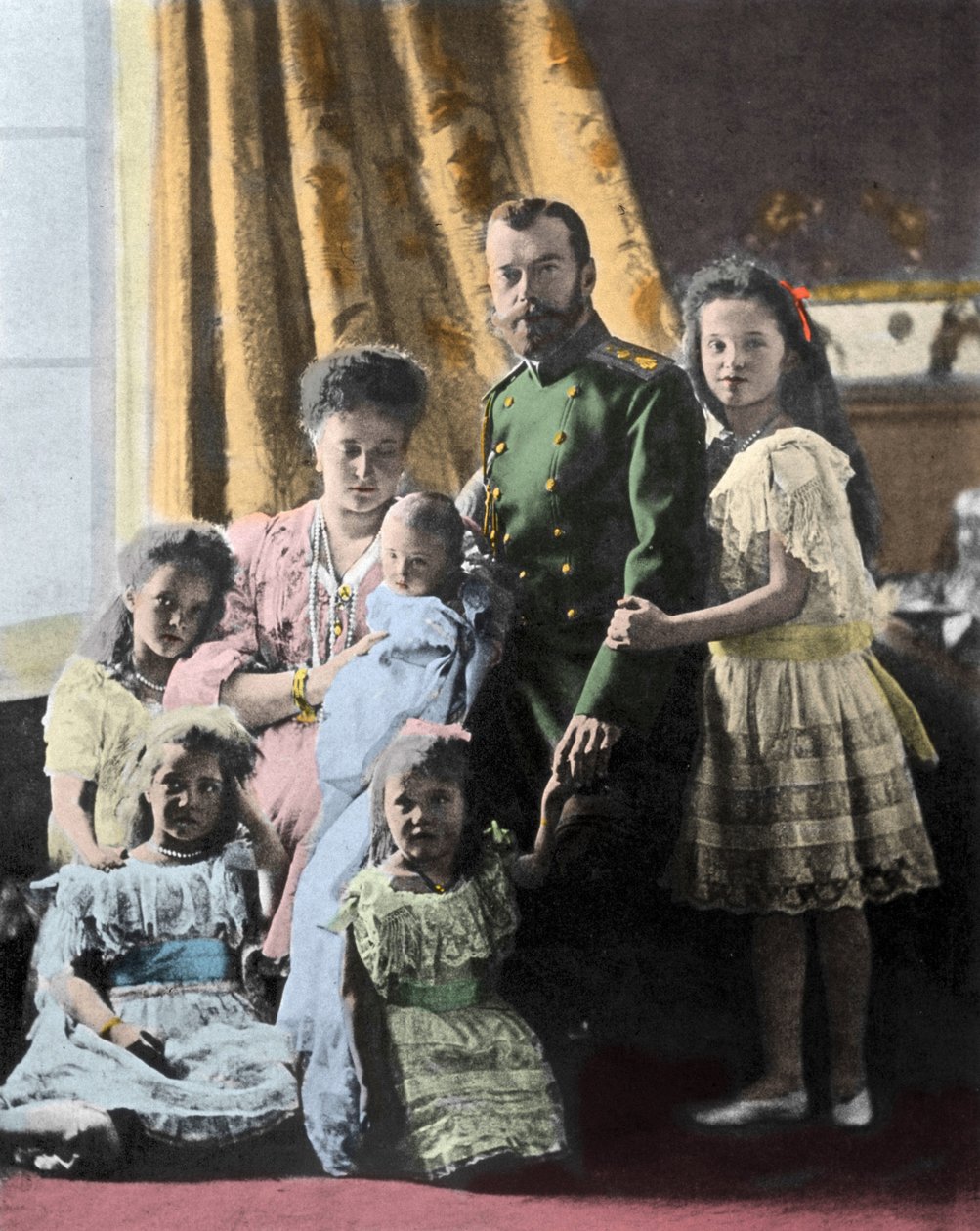 Venäjän tsaari Nikolai II:n (1868-1918) perhekuva - Valokuvaus noin 1904-1905 tekijältä Russian Photographer