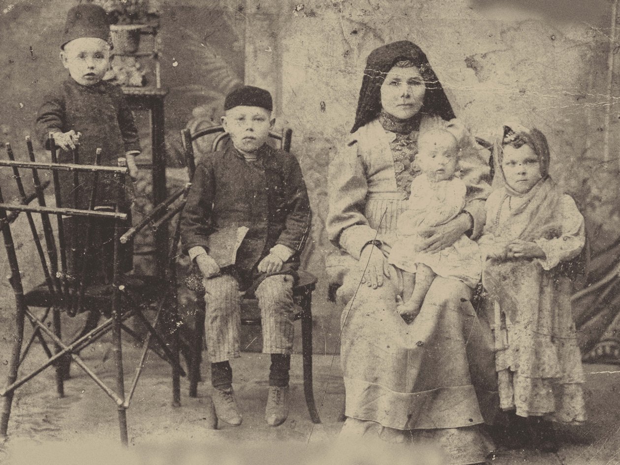 Kazanin tatariperhe, n. 1900 (m/w kuva) tekijältä Russian Photographer