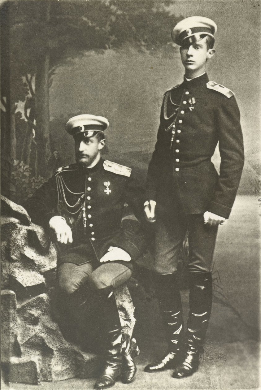 Les grands ducs Constantin Constantinovitch (1858-1915) et Dimitri Konstantinovitch (1860-1919) - Venäjän suurruhtinas Konstantin Konstantinovitš ja Venäjän suurherttua Dimitri Konstantinovitš, Anonyymi . Hopeagelatiinivalokuvaus, c. 1890. Venäjän valtion  tekijältä Russian Photographer