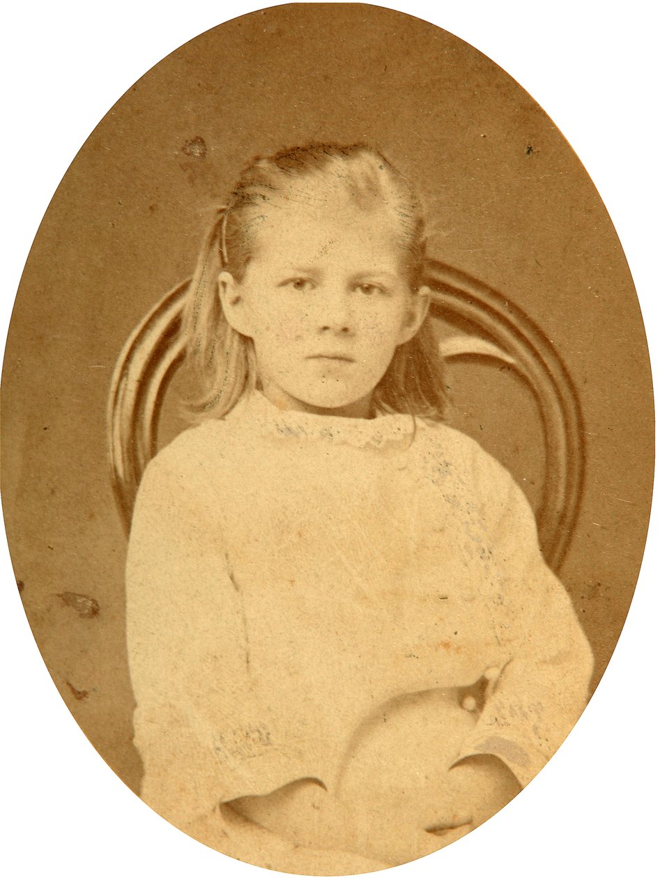 Muotokuva Ljubov F. Dostojevskaja (1869-1926), kirjailija Fjodor Mihailovitš Dostojevskin (Fjodor, Fiodor Dostojevski, Dostojevski, Dostojevski) tytär (1821-1881). Albumin valokuva tekijältä Russian Photographer
