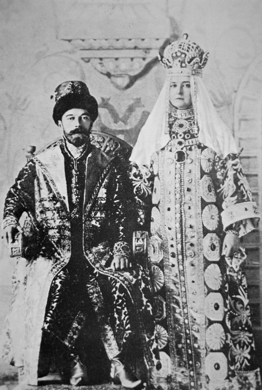 Tsaari Nikolai II ja Tsaritsa Alexandra täydessä kruunujuhlissa, toukokuu 1896 (b/w kuva) tekijältä Russian Photographer