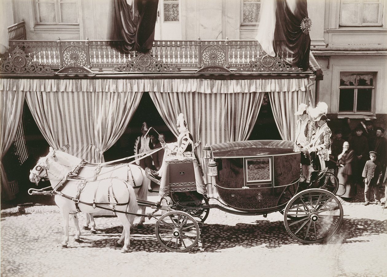Vaunu saapumassa tsaari Nikolai II:n (1868-1918) häihin Hessenin prinsessa Alexandran (1872-1918) kanssa, n. 1896 tekijältä Russian School
