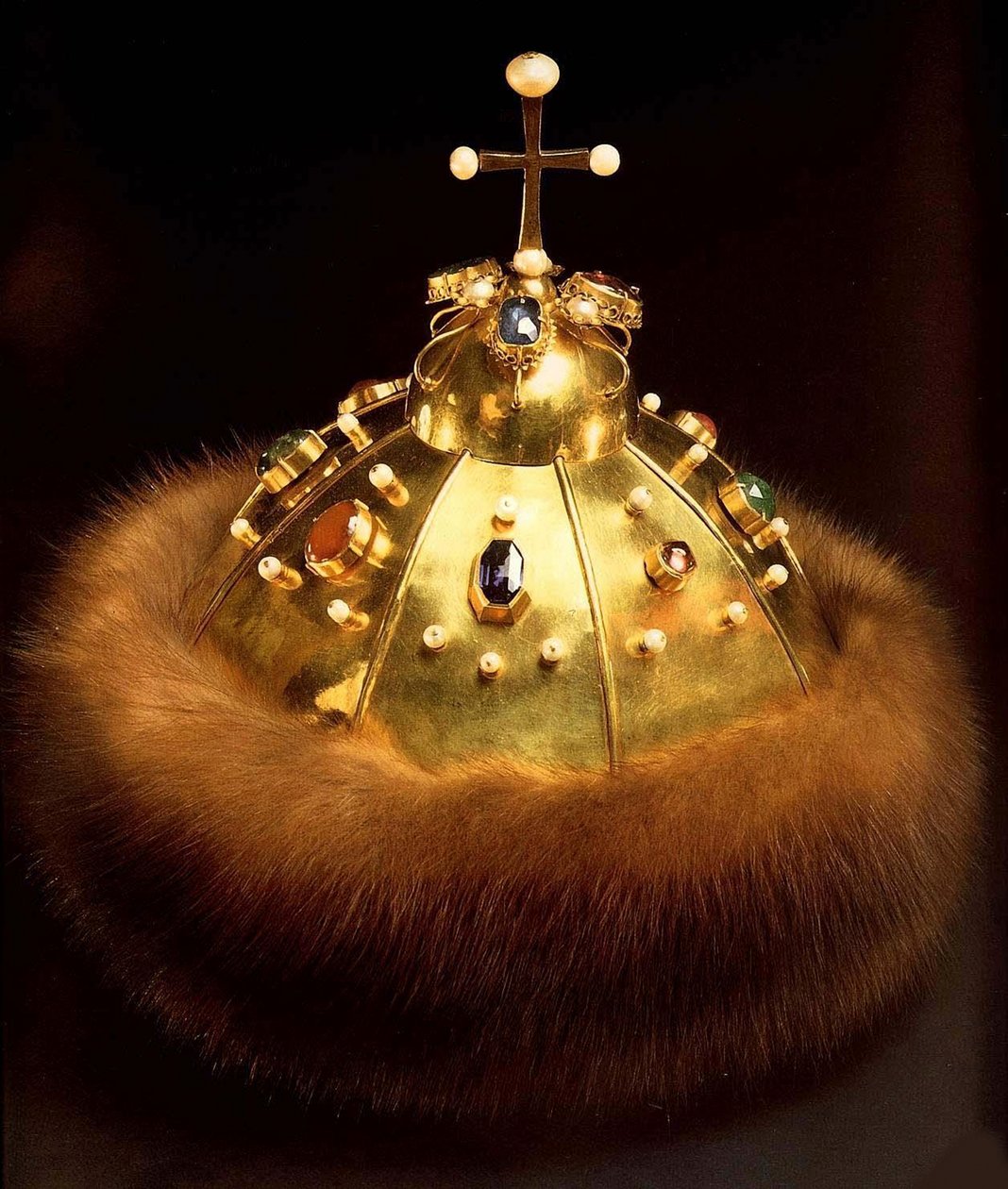 Kruunu, Kremlin työpajat, 1682 (kulta, soopeli ja jalokivet) tekijältä Russian School