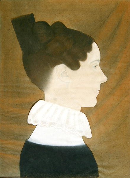 Muotokuva Mary Davis Dennystä (pastelli, hiili ja värillinen paperikollaasi sinisellä kudospaperilla) tekijältä Ruth Henshaw Bascom