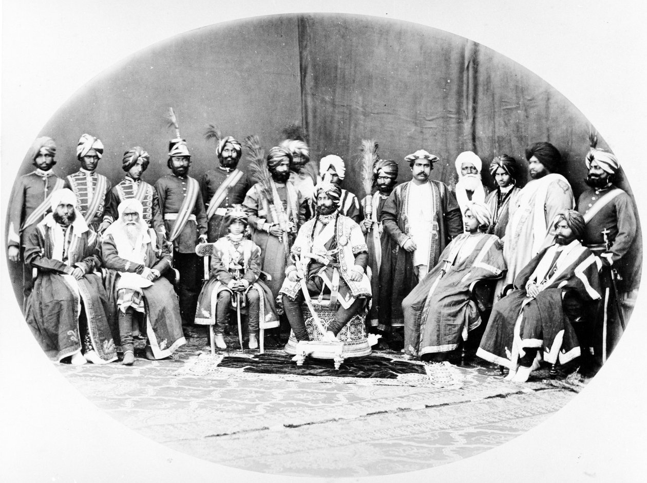 Ranbir Singh, Jammun ja Kashmirin Maharaja ja Suite, 1877 tekijältä S. and Shepherd, C. Bourne