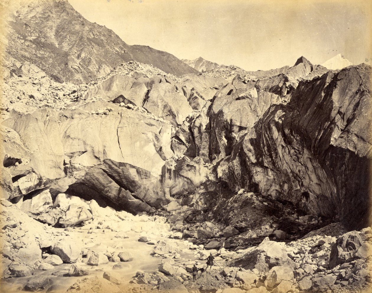 Gangesin lähde, Intia, n. 1860-1870 (albumiprintti) tekijältä Samuel Bourne