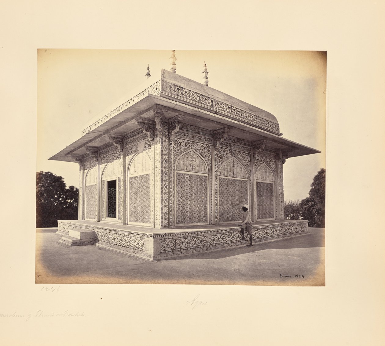 Agra; prinssi Etmad-Dowlahin mausoleumi, marmorikupoli tekijältä Samuel Bourne