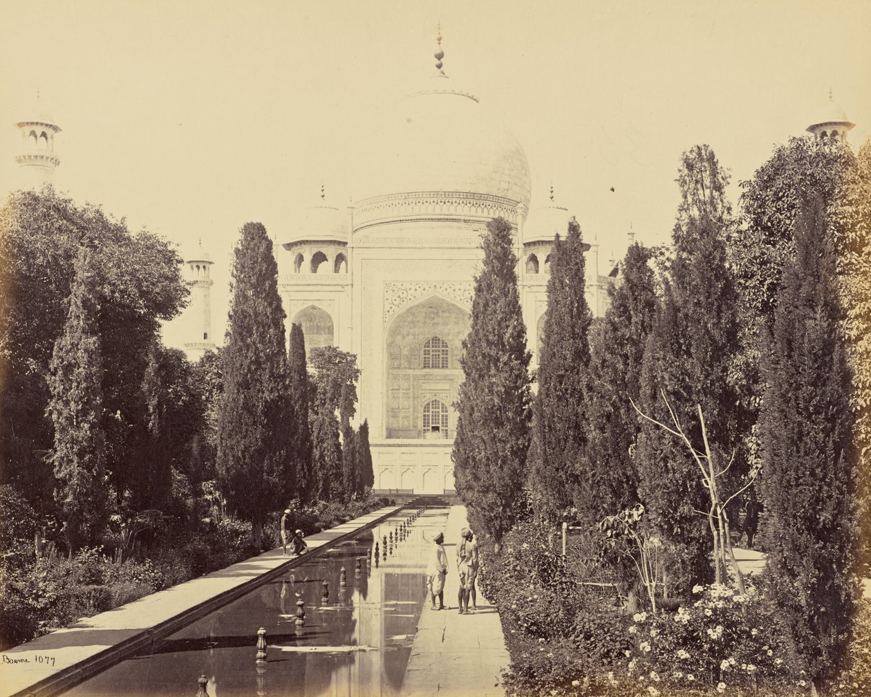 Agra: Taj Mahal suihkulähteeltä nähtynä tekijältä Samuel Bourne
