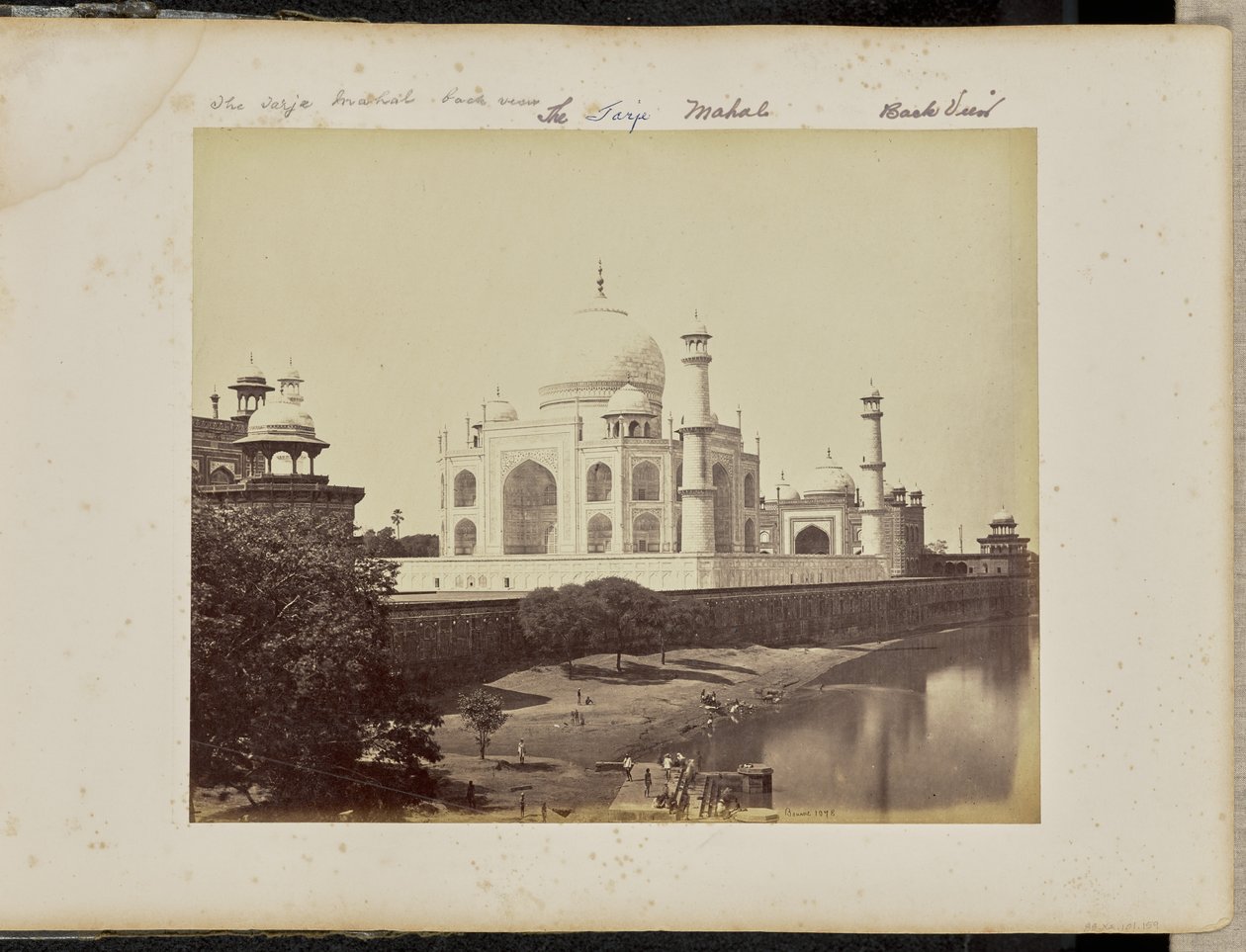 Agra: Taj Mahal joelta nähtynä tekijältä Samuel Bourne