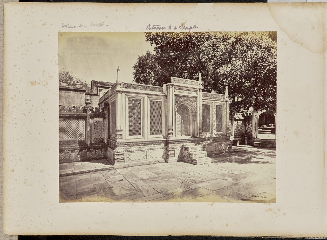 Delhi; Mirza Jehangirin hauta. Tämä on kaunis marmorikaiverrus tekijältä Samuel Bourne