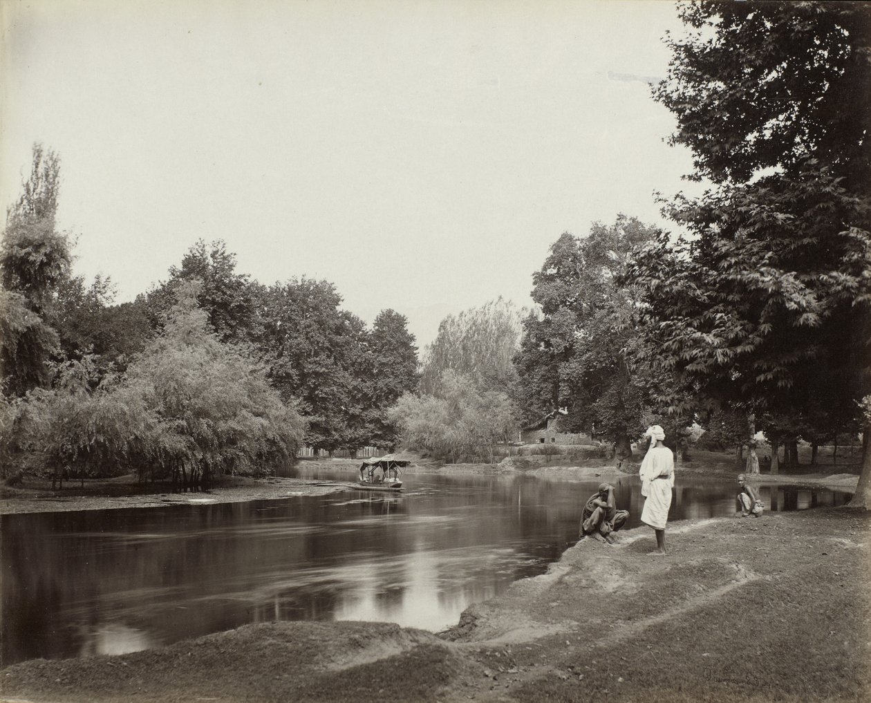 Pölykanava Chunar Baghin alapuolella, Kashmir, S.O. 1865 (albumin hopeaprintti) tekijältä Samuel Bourne