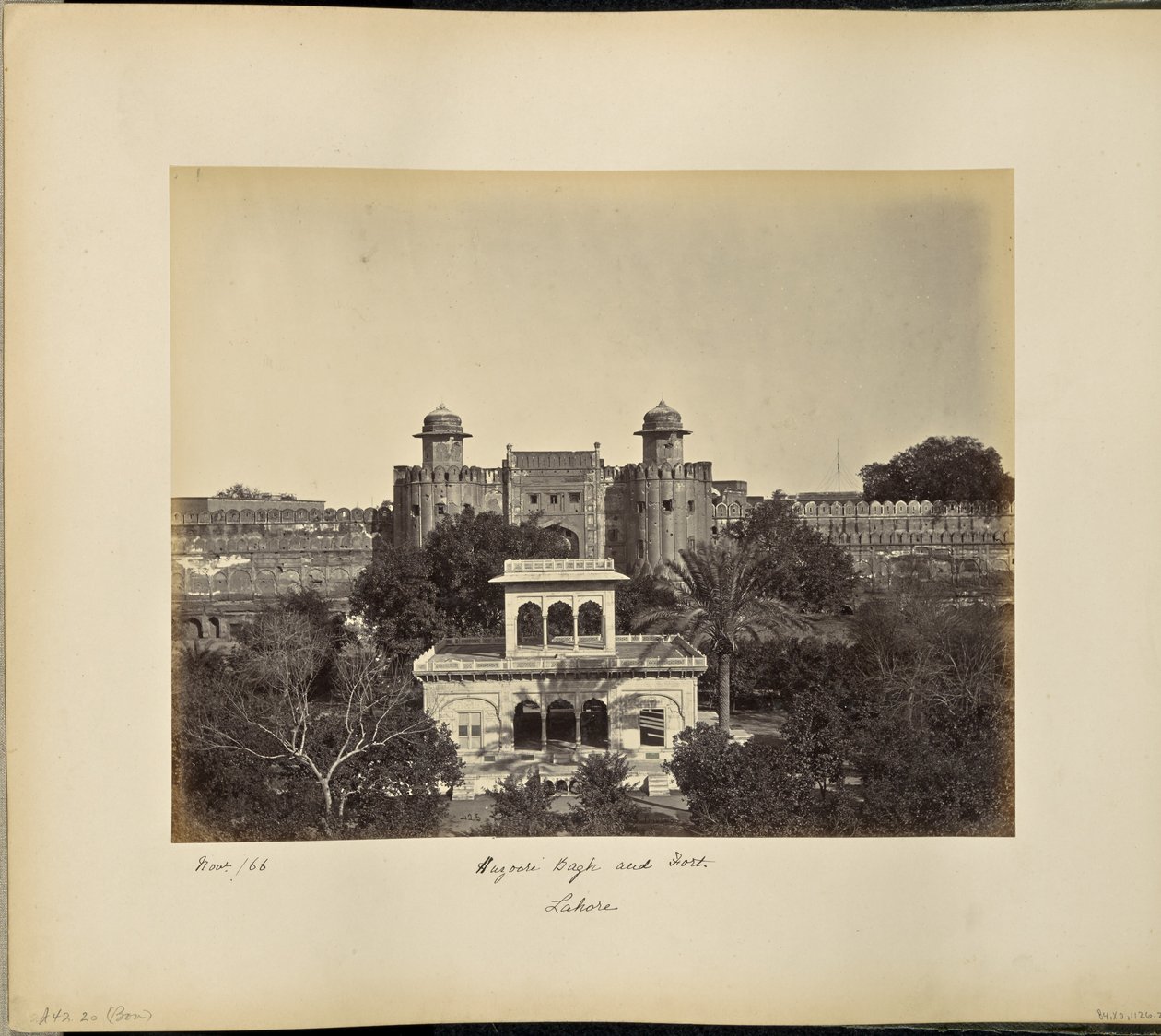 Lahore; Huzoori Bagh ja linnoitus tekijältä Samuel Bourne