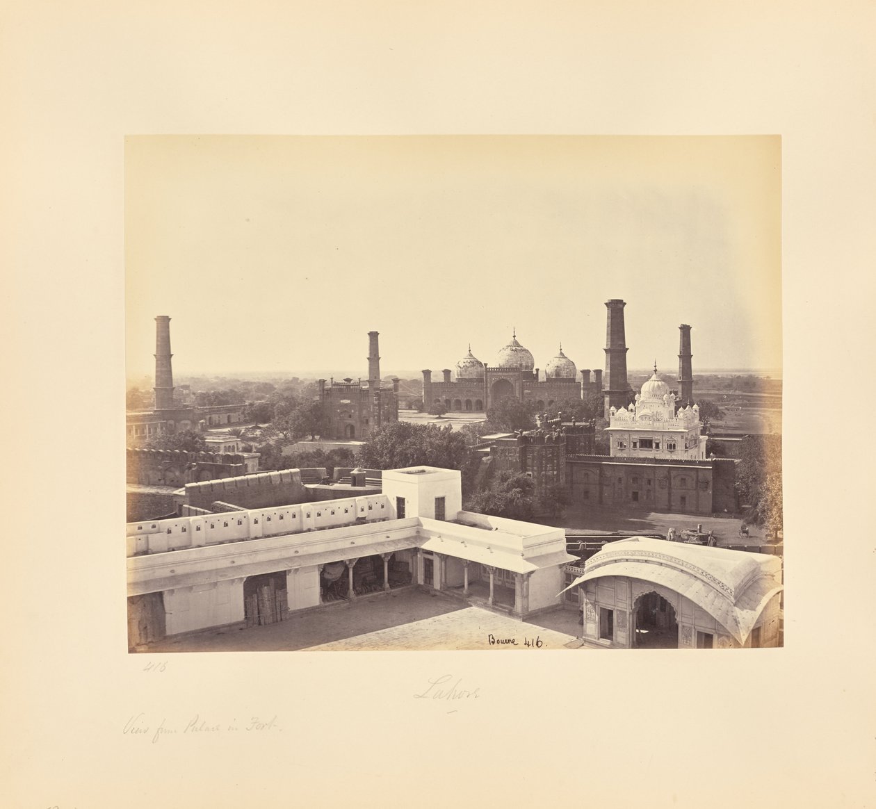 Lahore: Näkymä linnoituksen palatsista tekijältä Samuel Bourne