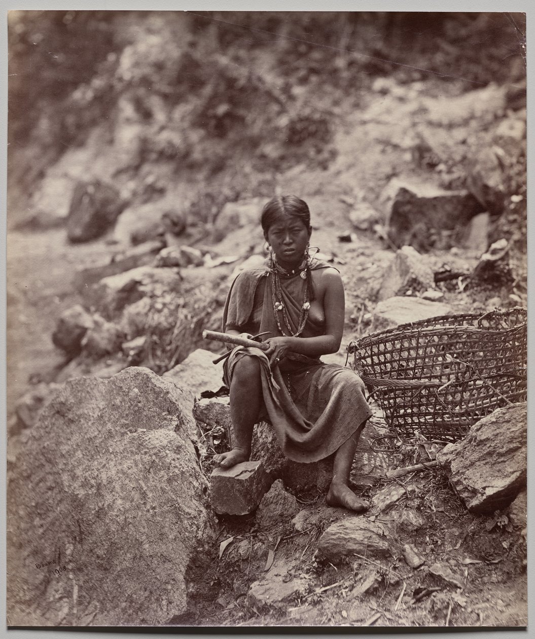 Lepcha Woman (number 1908) tekijältä Samuel Bourne