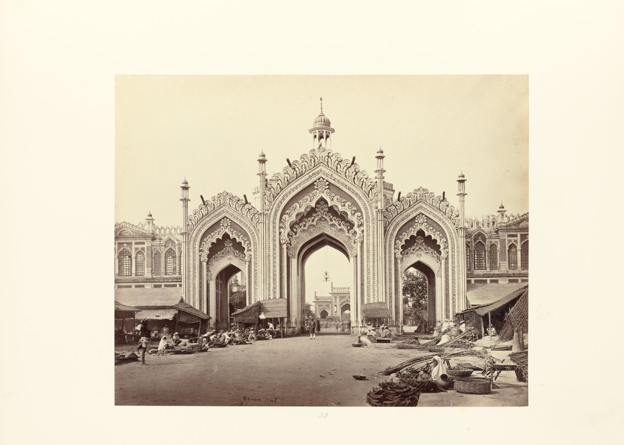 Lucknow; Hooseinabadin basaarin portti tekijältä Samuel Bourne