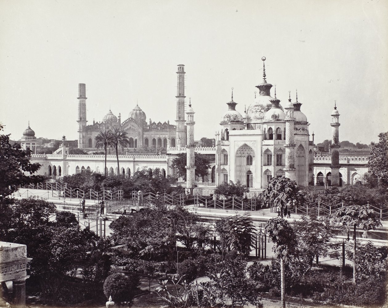 Zinat Algiyan hauta Husainabad Imambara -kompleksissa tekijältä Samuel Bourne