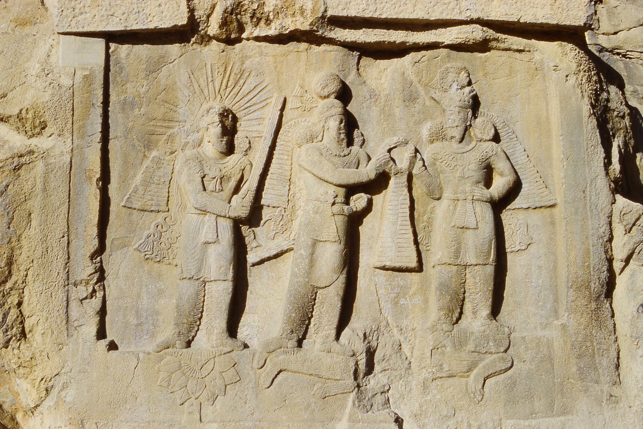Bareljefi Ardashir II:n (r.379-83) pantiinpanosta ja voitosta n.379-83 tekijältä Sasanian School