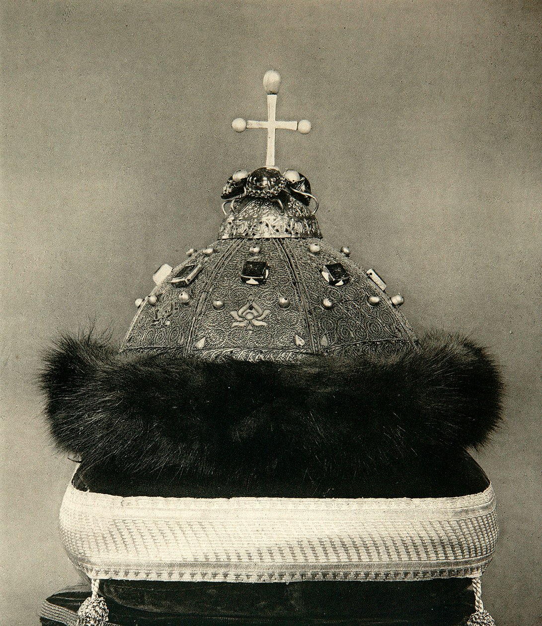 Monomakhs Cap, ennen vuotta 1884 tekijältä Scherer Nabholz and Co