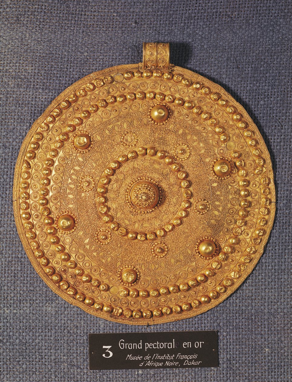 Pectoral, Senegalista tekijältä School African