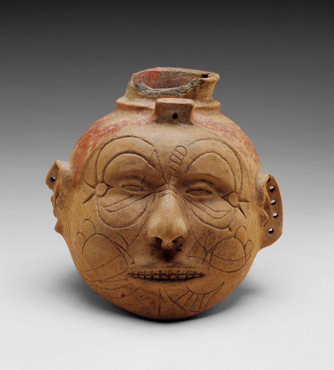 Head Effigy Vessel (puhallusastiat punaisella liukupigmentillä) tekijältä School American