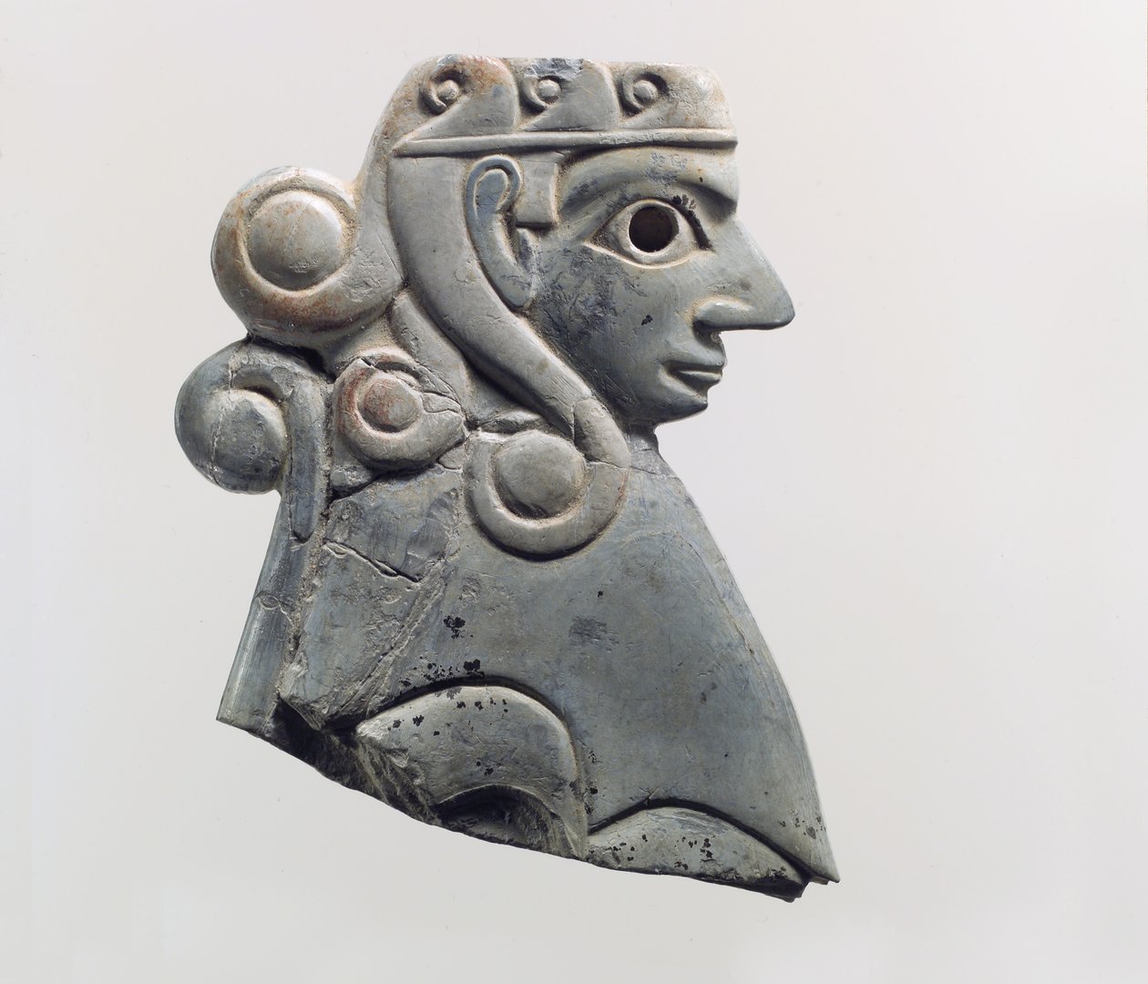 Huonekalulaatta: Naarassfinksi Hathor-tyylisillä kiharoilla, noin 1700-luvulla eKr. (virtahevon norsunluu) tekijältä School Anatolian