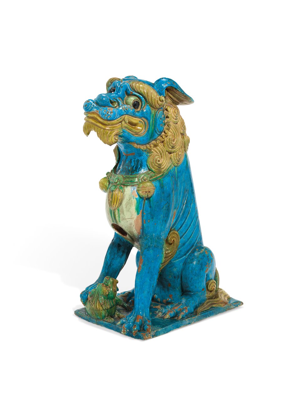 Massiivinen kaakeliteos istuvan buddhalaisen leijonan hahmo, Ming- tai Qing-dynastian alkupuolisko tekijältä School Chinese