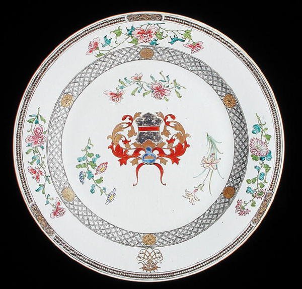 Famille ruusun asevaraaja itävaltalaisen Leonrodtin käsivarsilla, n. 1730 (posliini) tekijältä School Chinese
