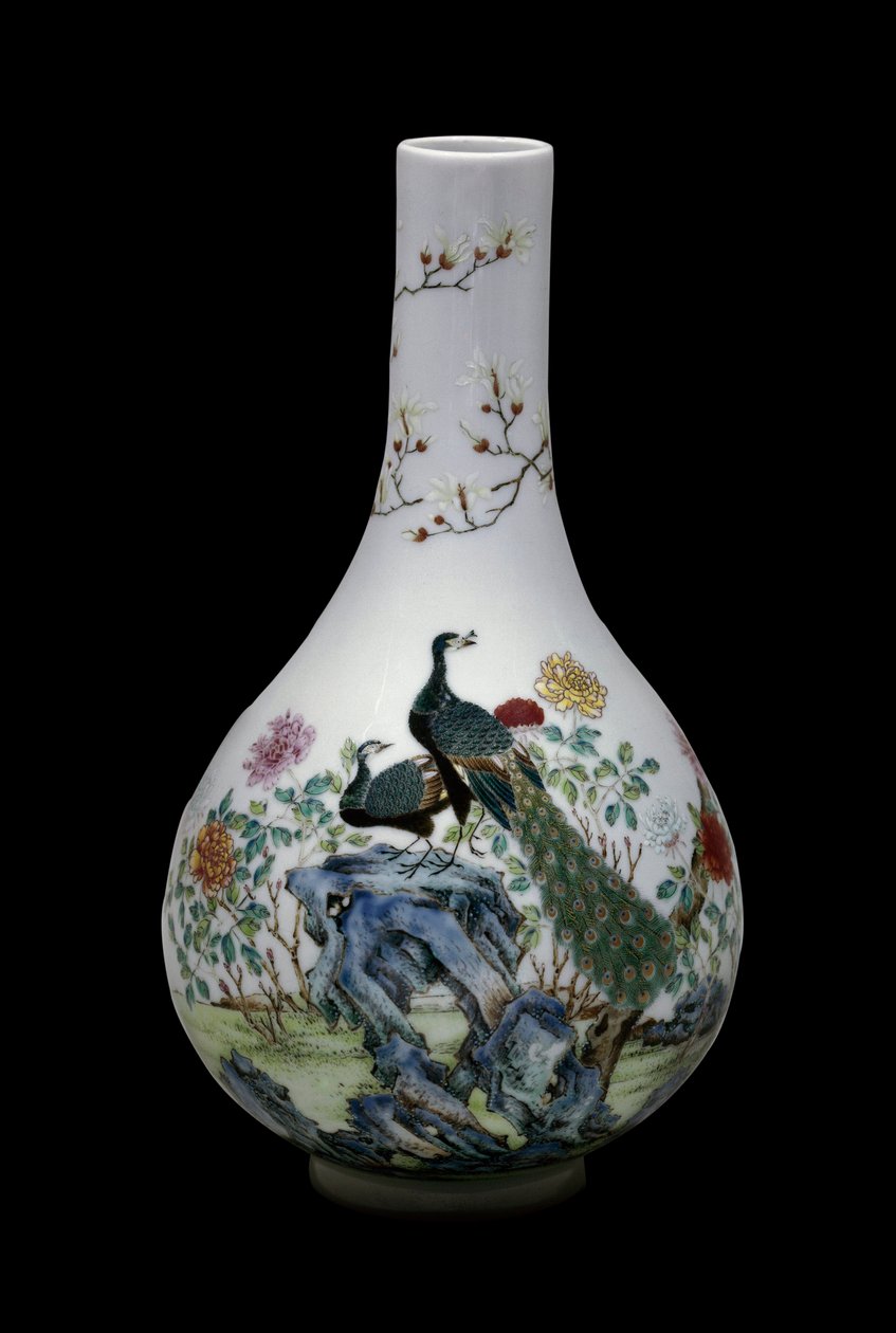Kiinalainen taide: vaaleanpunaisen perheen keraaminen maljakko, joka on koristeltu linnuilla (mukaan lukien riikinkukoilla) ja kukilla. Qianlong Reg (1736-1795). Pariisi, Musee Guimet, Musee national des Arts Asians. tekijältä School Chinese