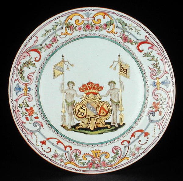 Ruokalautanen koristeltu famille rose emaleilla Goos of Ghyseghem käsivarret, acollees kanssa Vecquemans ja Goubau, Yonzheng-kausi (1725-35) n.1730 (posliini) tekijältä School Chinese